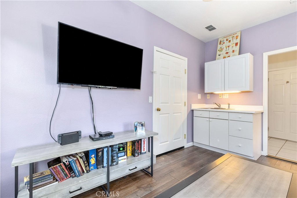 8290 Hermosa Ave