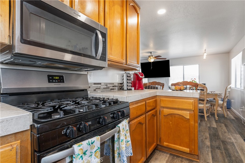 7695 El Camino Real