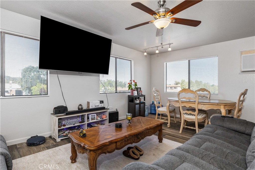 7695 El Camino Real