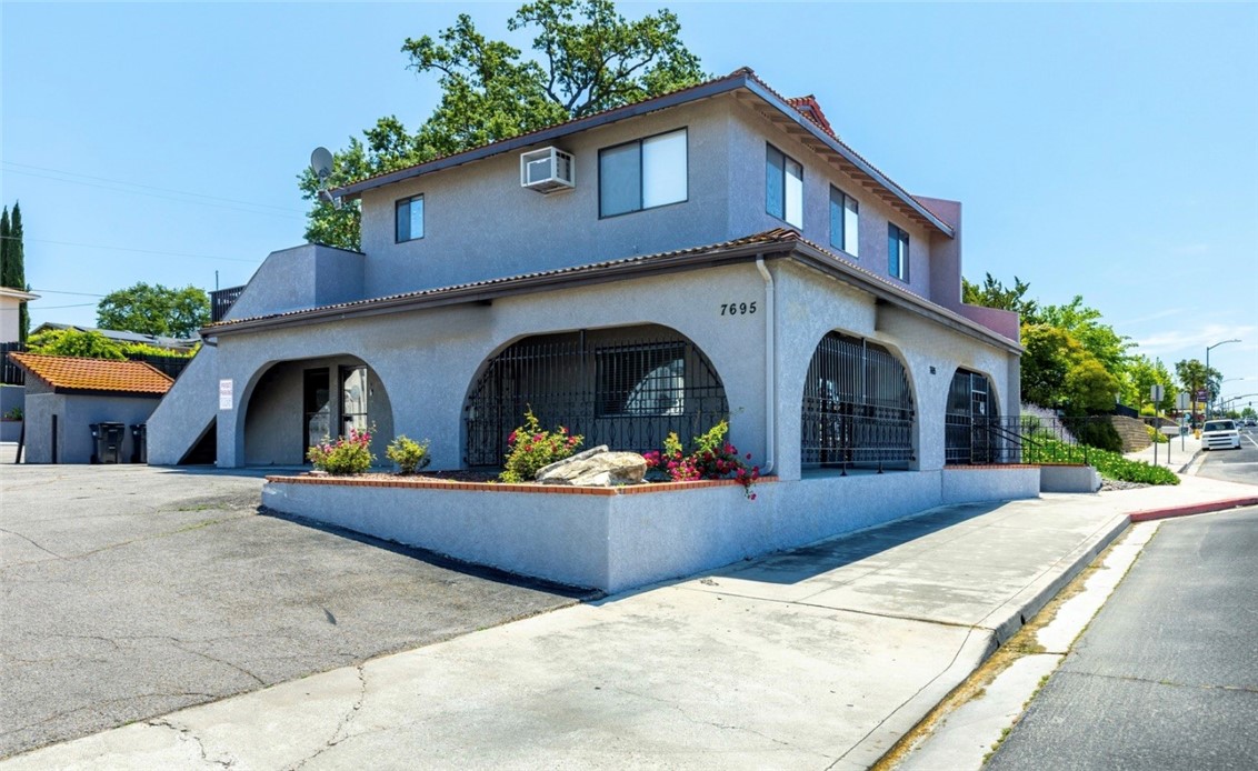 7695 El Camino Real