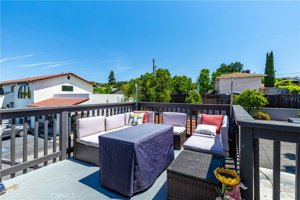 7695 El Camino Real
