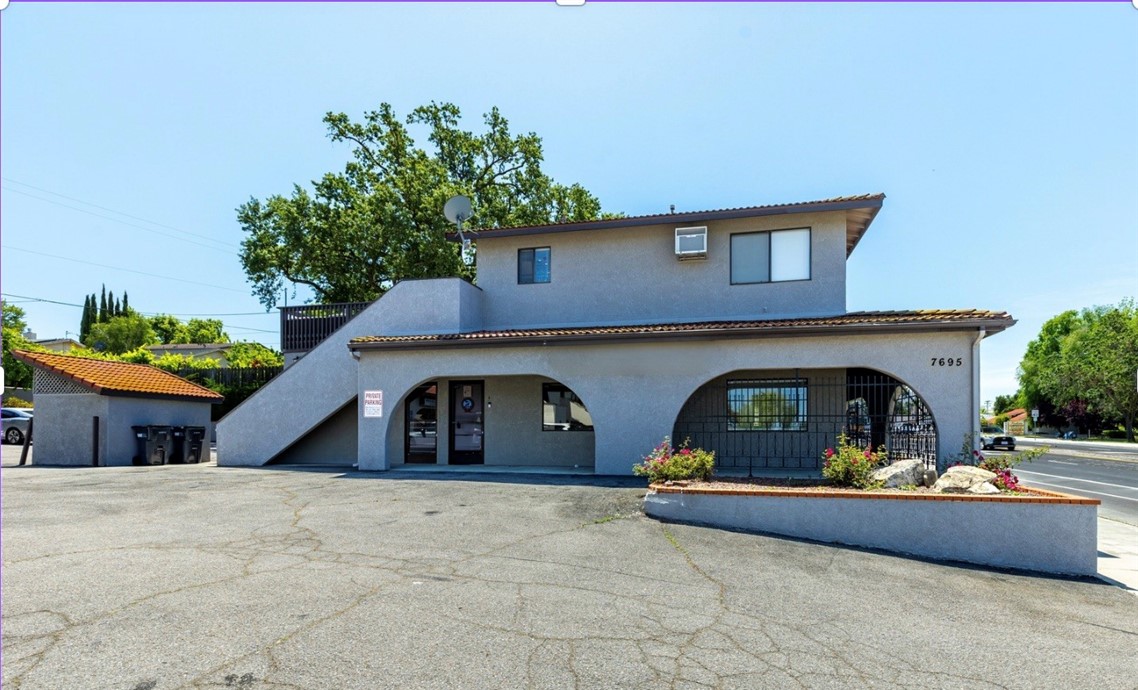 7695 El Camino Real