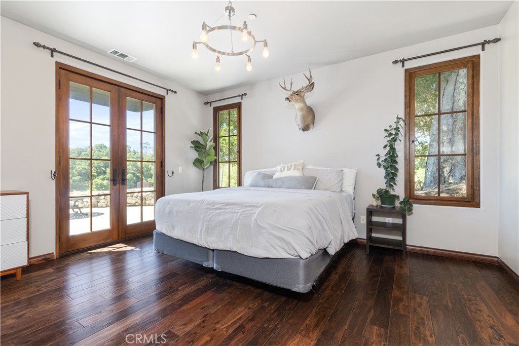 810 Dove Pond