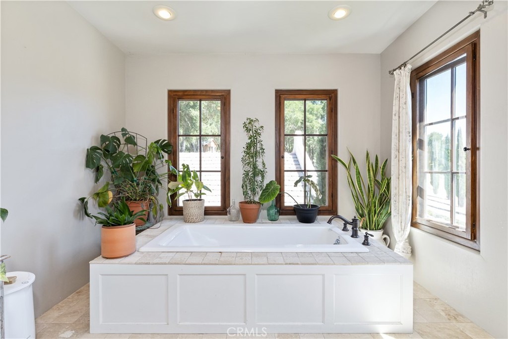 810 Dove Pond