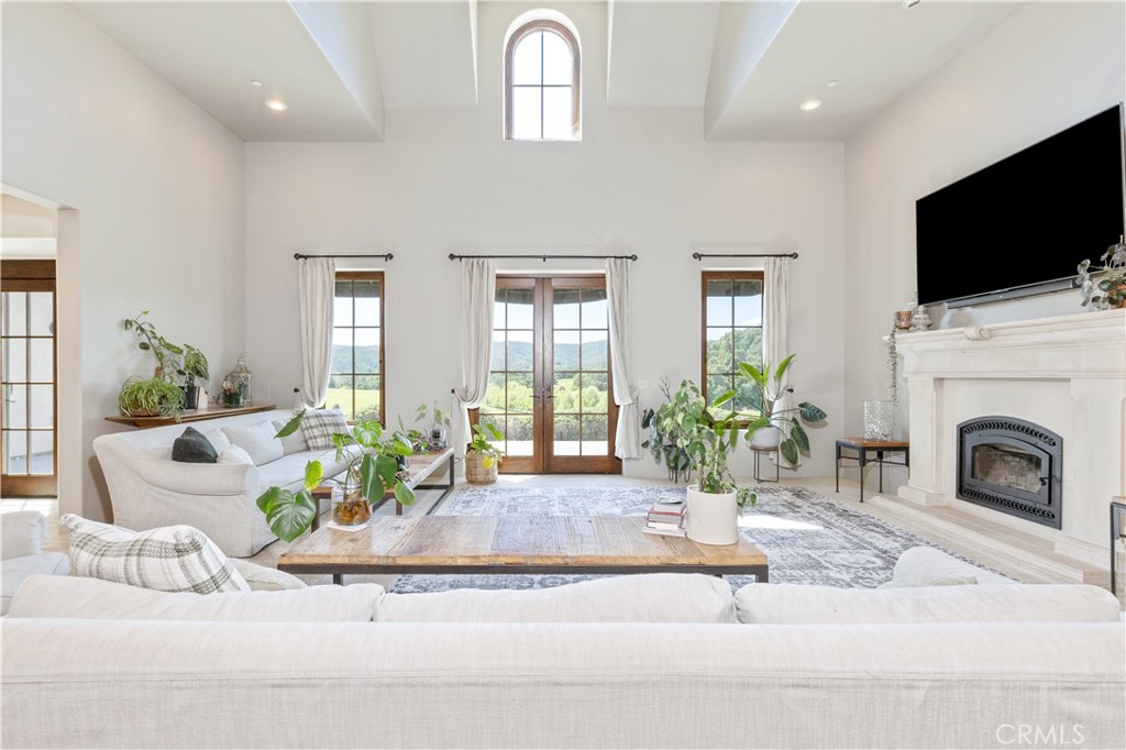 810 Dove Pond