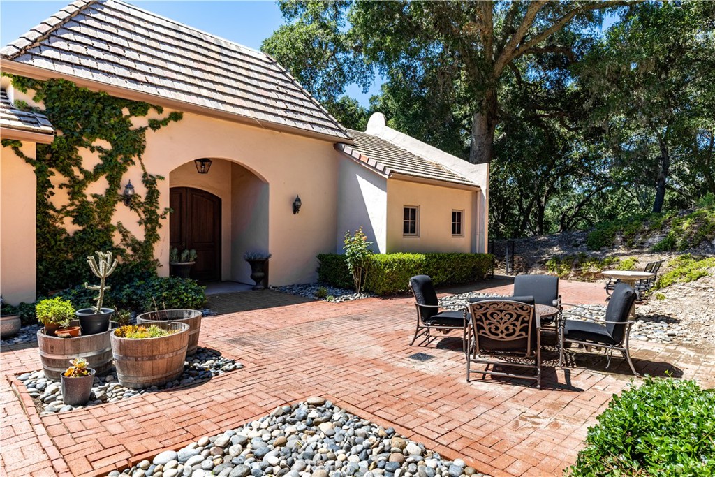 810 Dove Pond