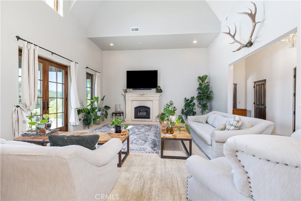 810 Dove Pond