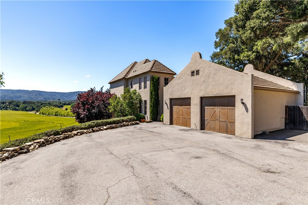 810 Dove Pond