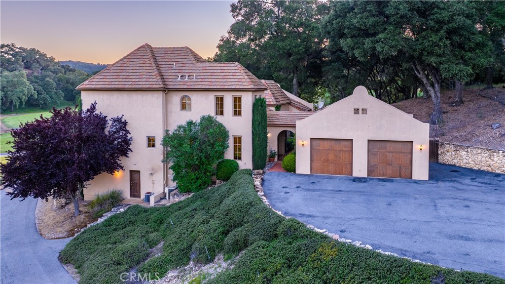 810 Dove Pond
