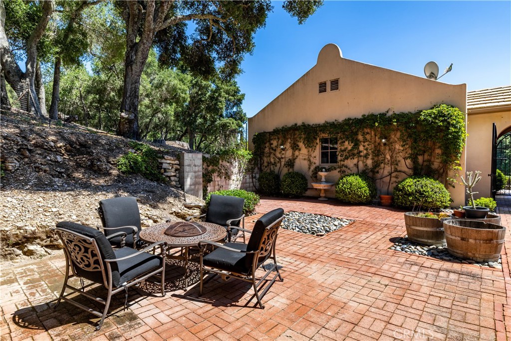 810 Dove Pond