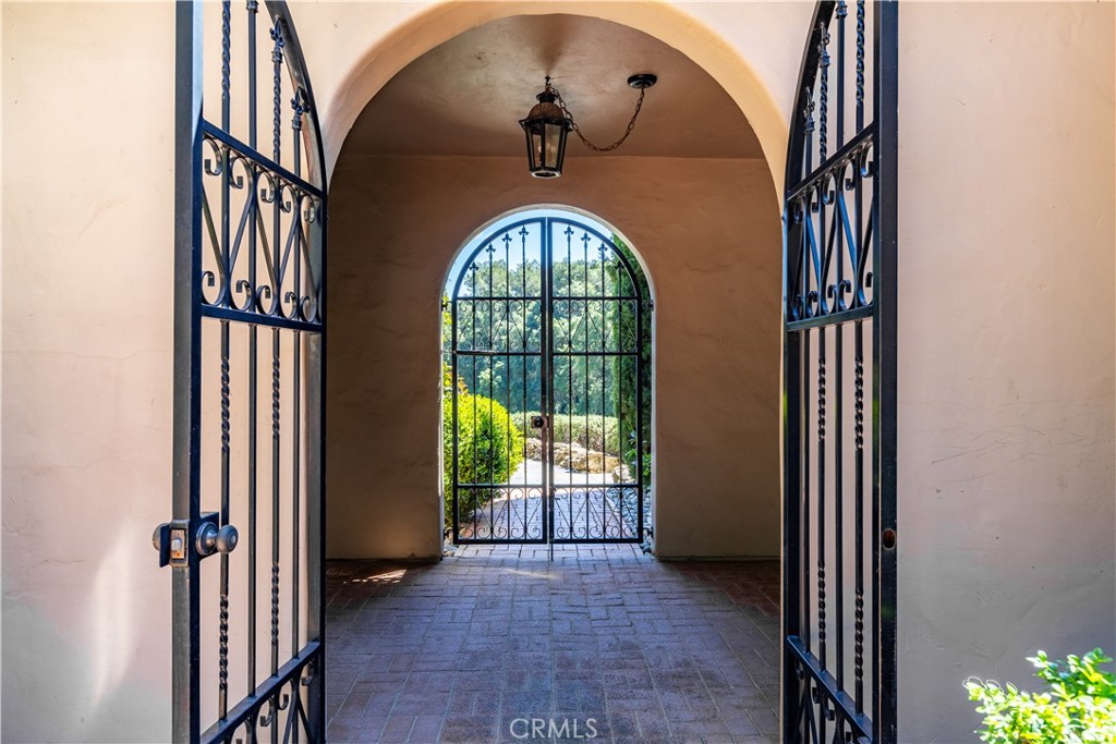 810 Dove Pond