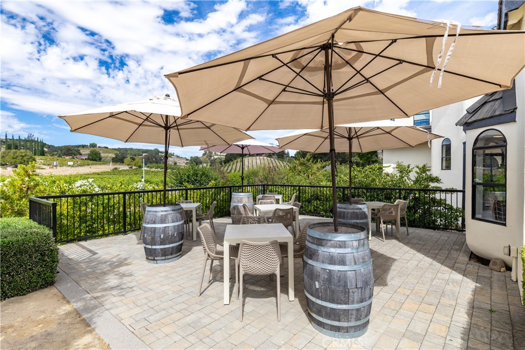 2720 Oak View