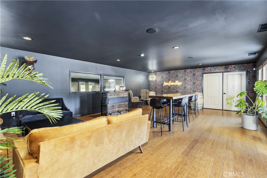 2720 Oak View