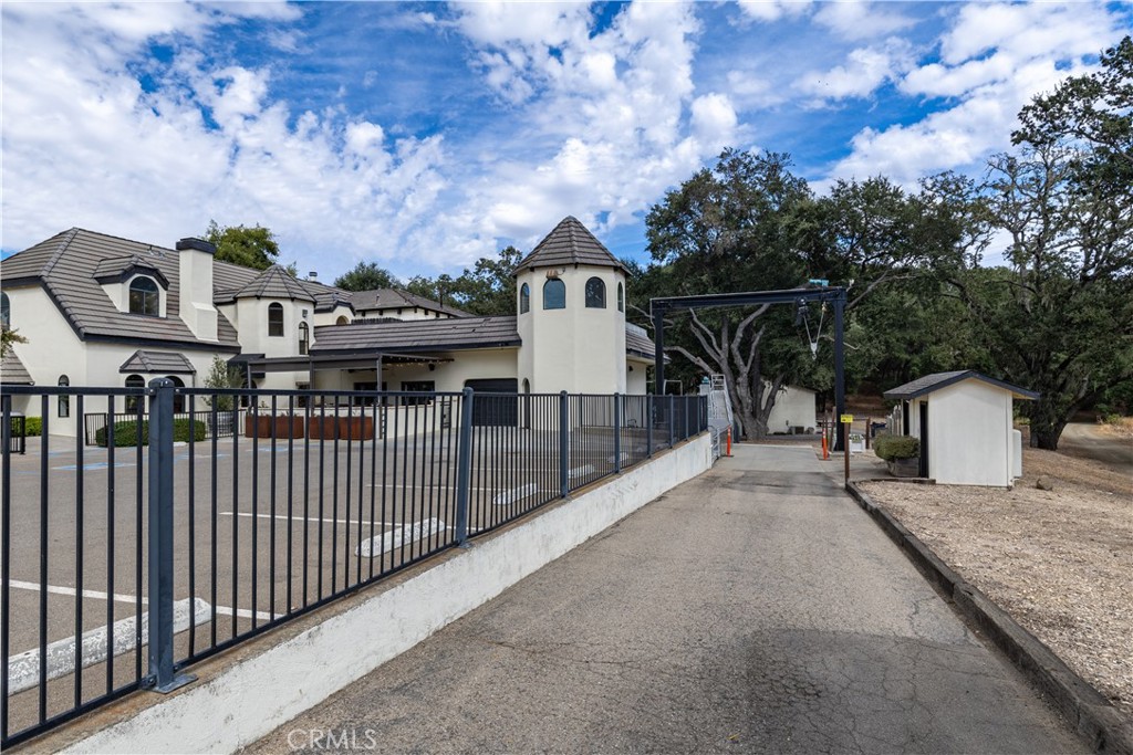 2720 Oak View