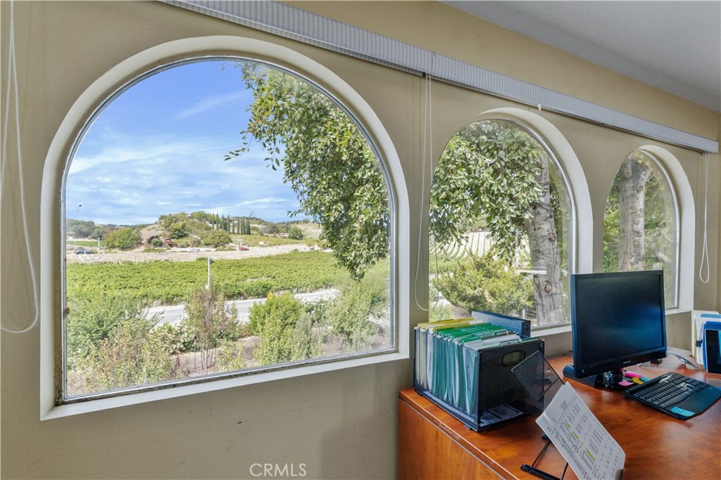 2720 Oak View