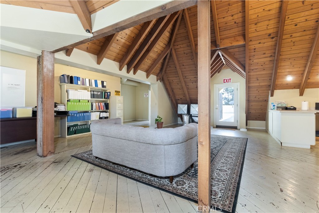 2720 Oak View