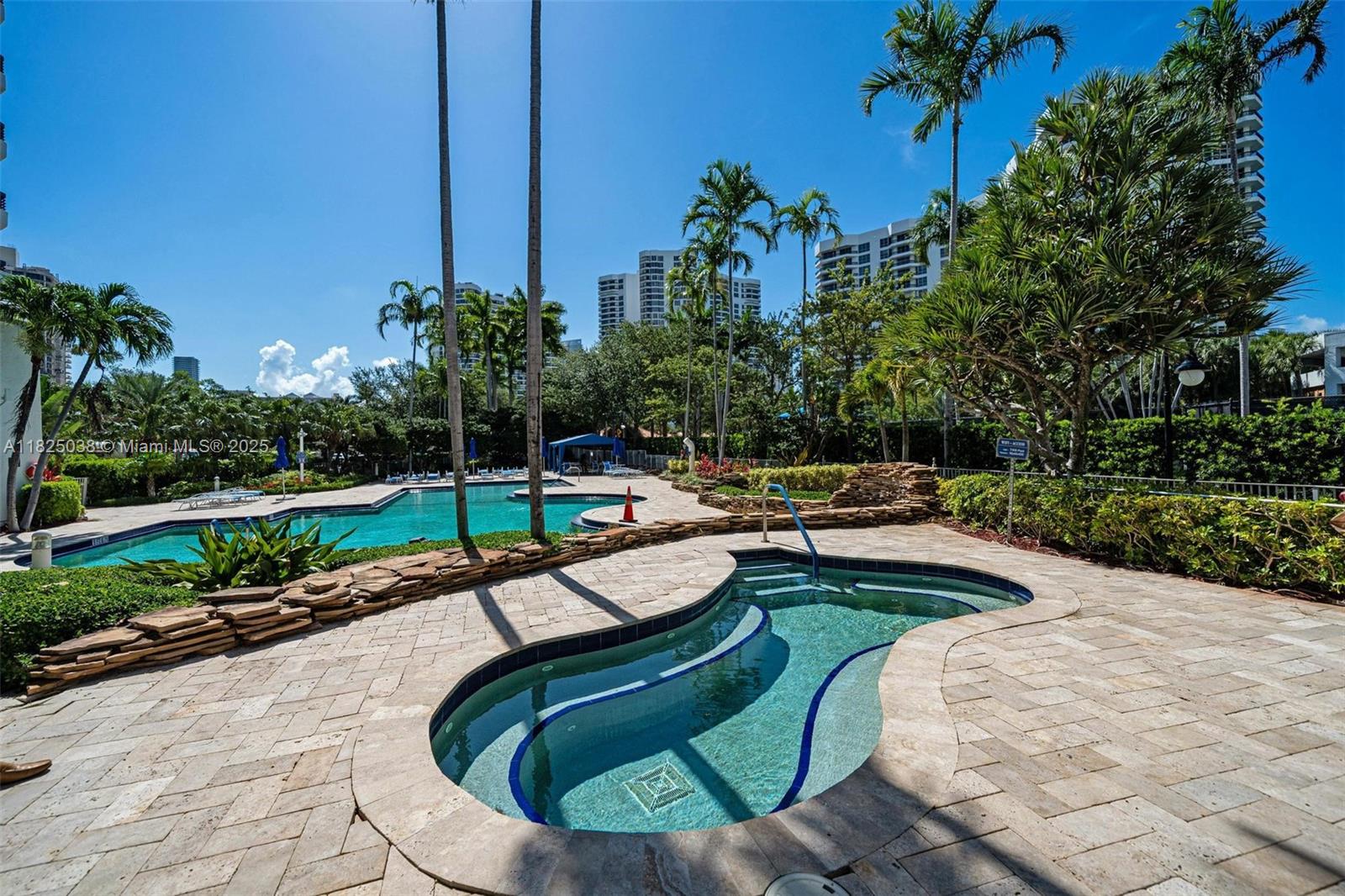 3500 Mystic Pointe Dr # 1702