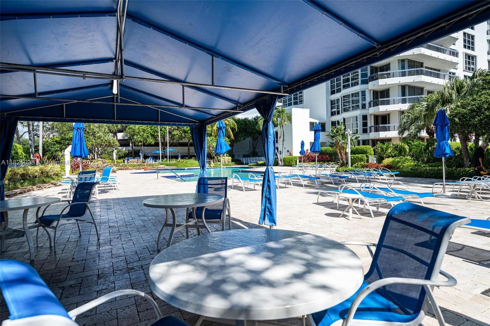3500 Mystic Pointe Dr # 1702