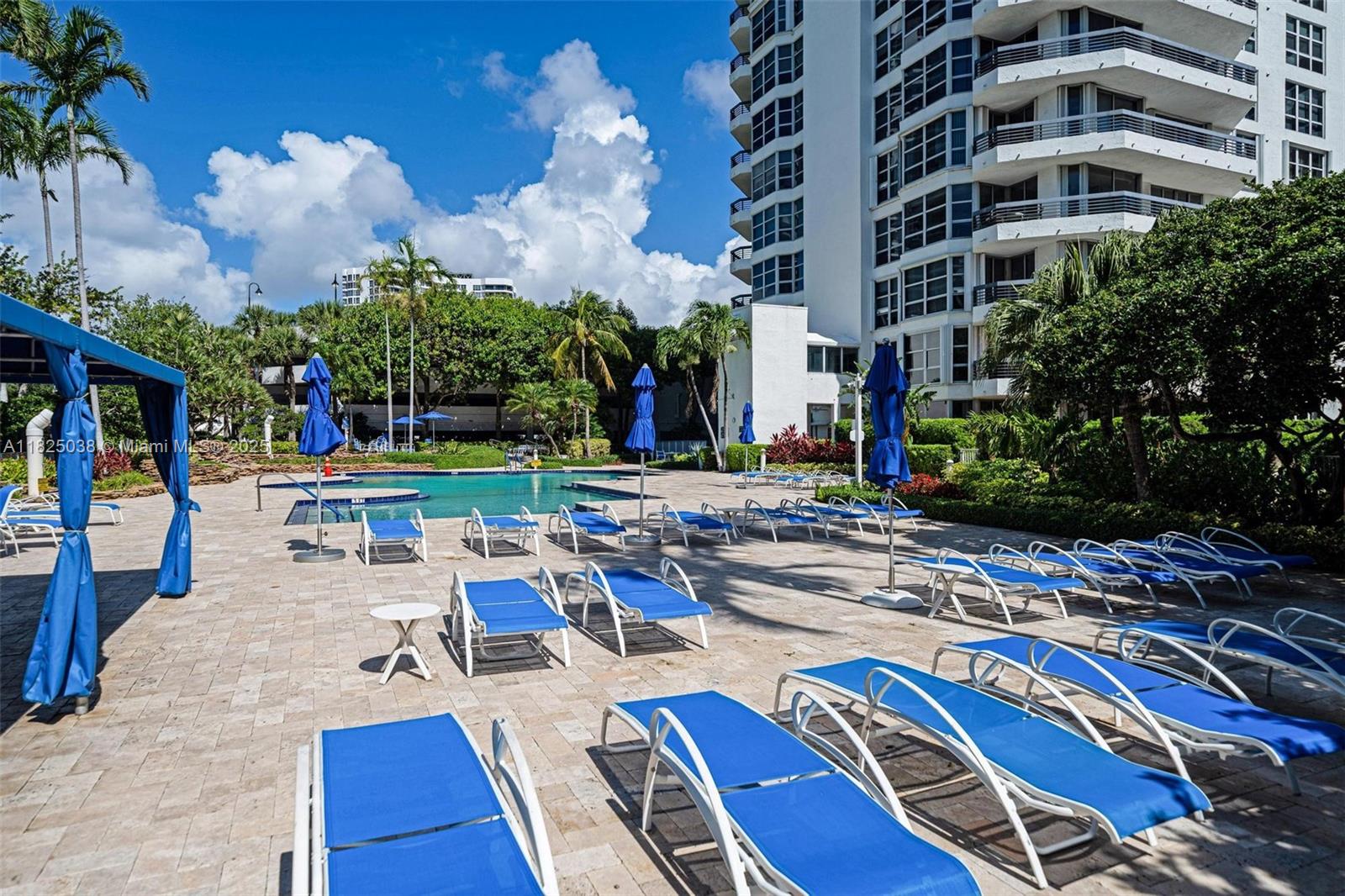 3500 Mystic Pointe Dr # 1702