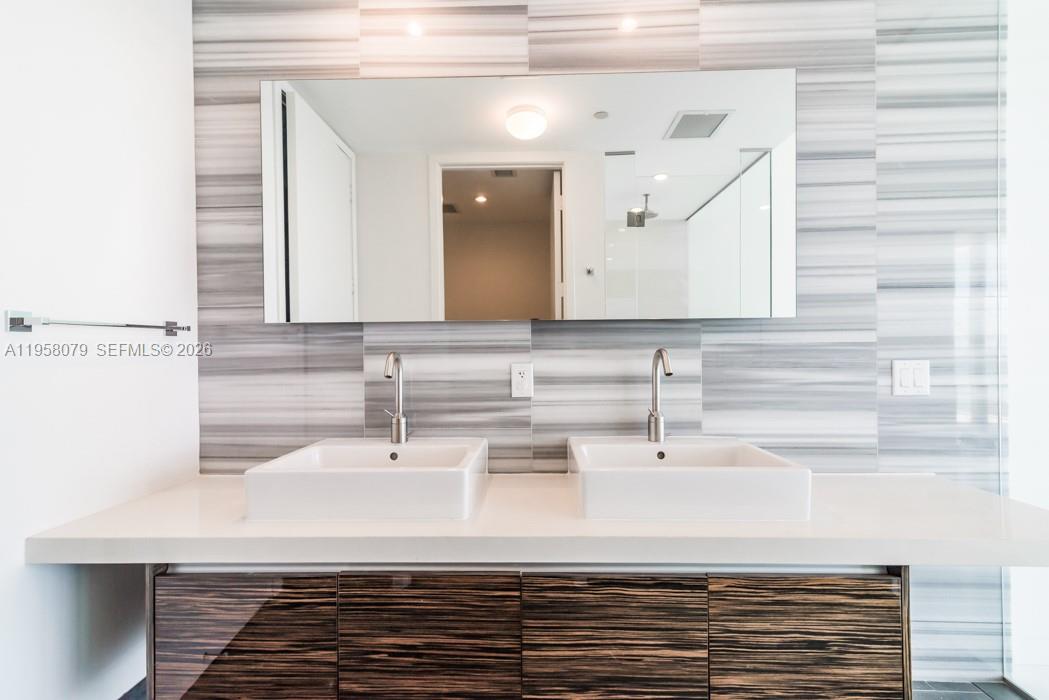 1100 Biscayne Blvd # 5401