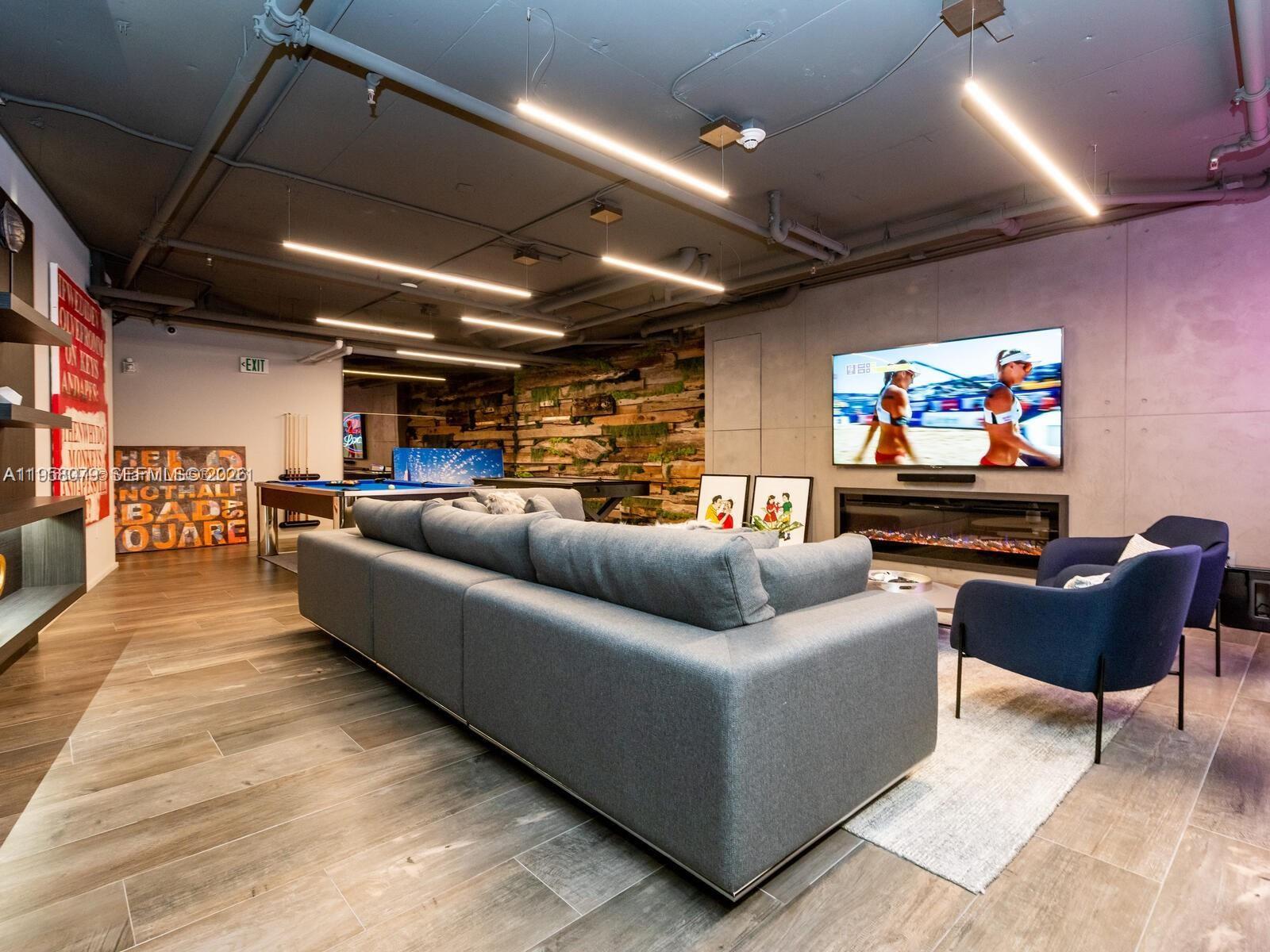 1100 Biscayne Blvd # 5401