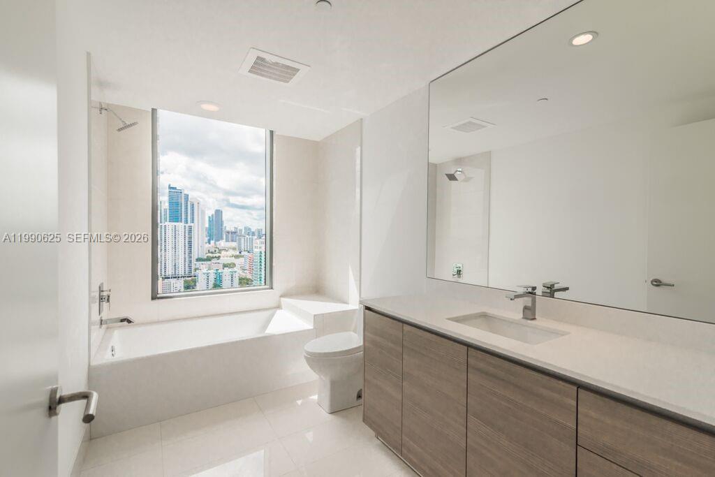 460 NE 28th St # 2508