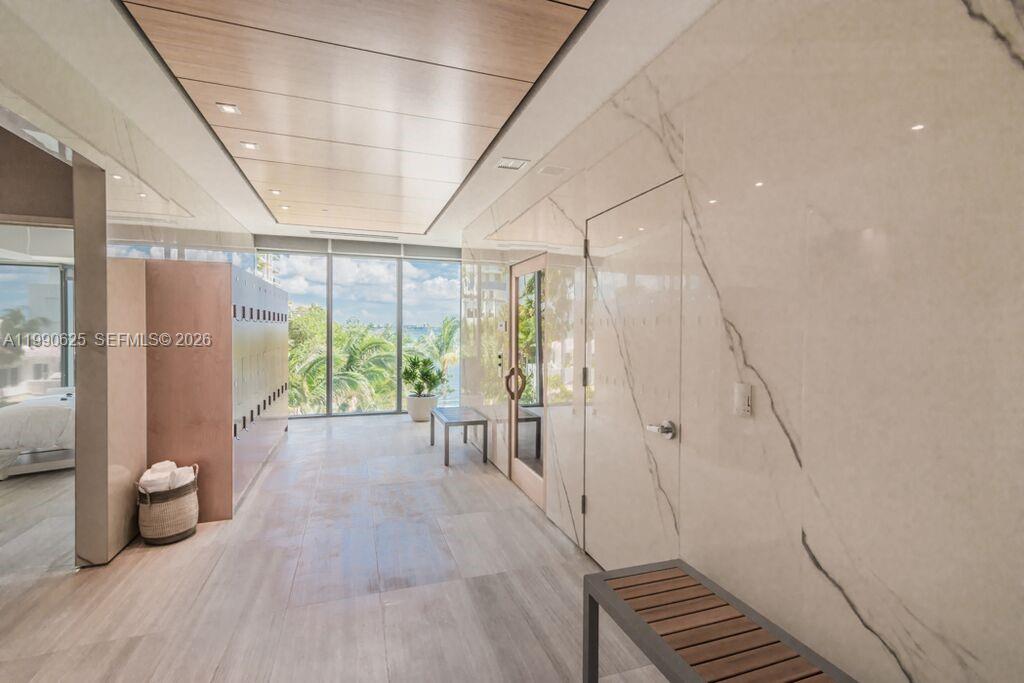 460 NE 28th St # 2508