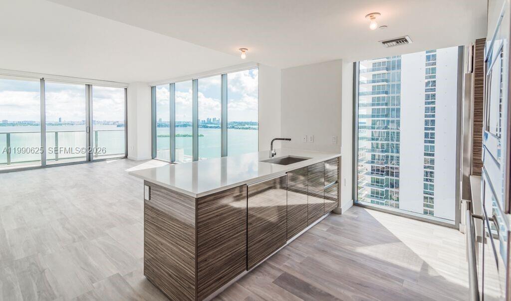 460 NE 28th St # 2508