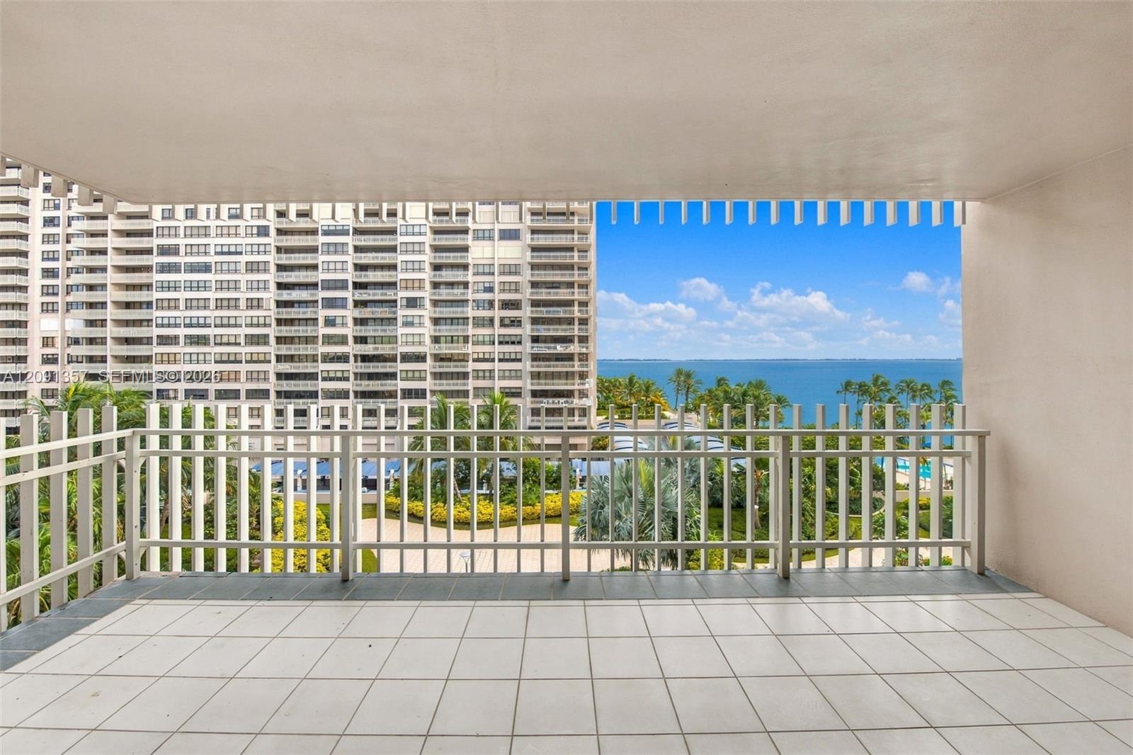 2 Grove Isle Dr # B609