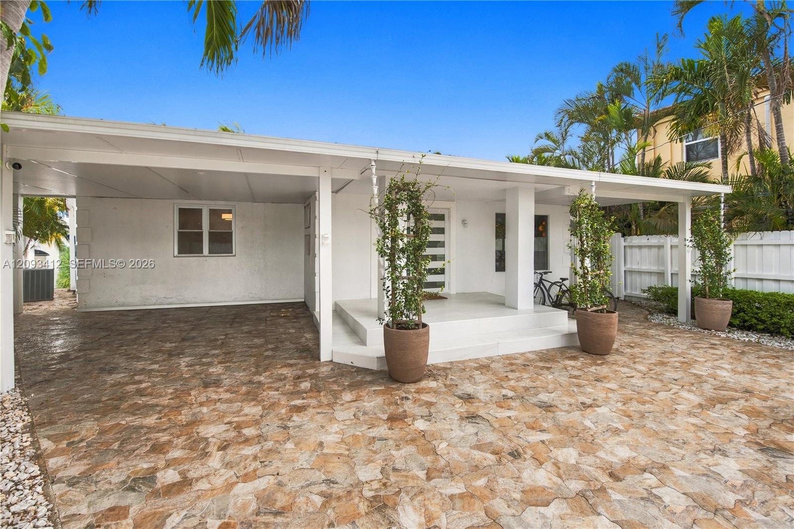 8533 Crespi Blvd