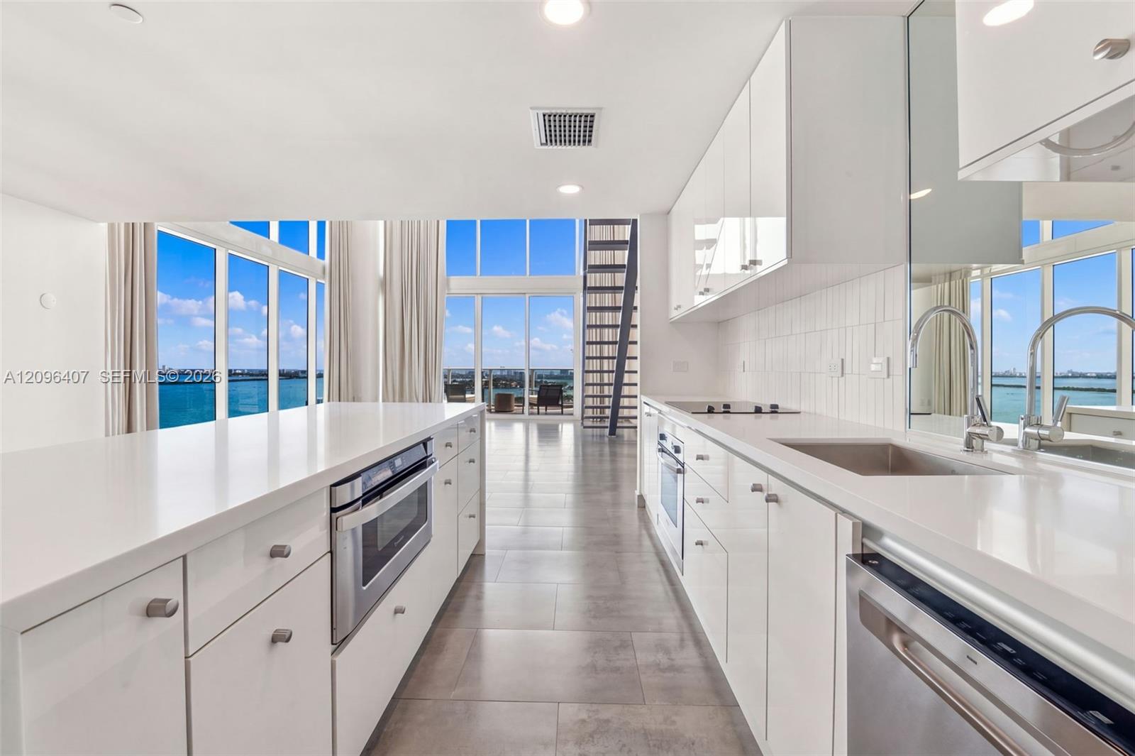 1040 Biscayne Blvd # 3704