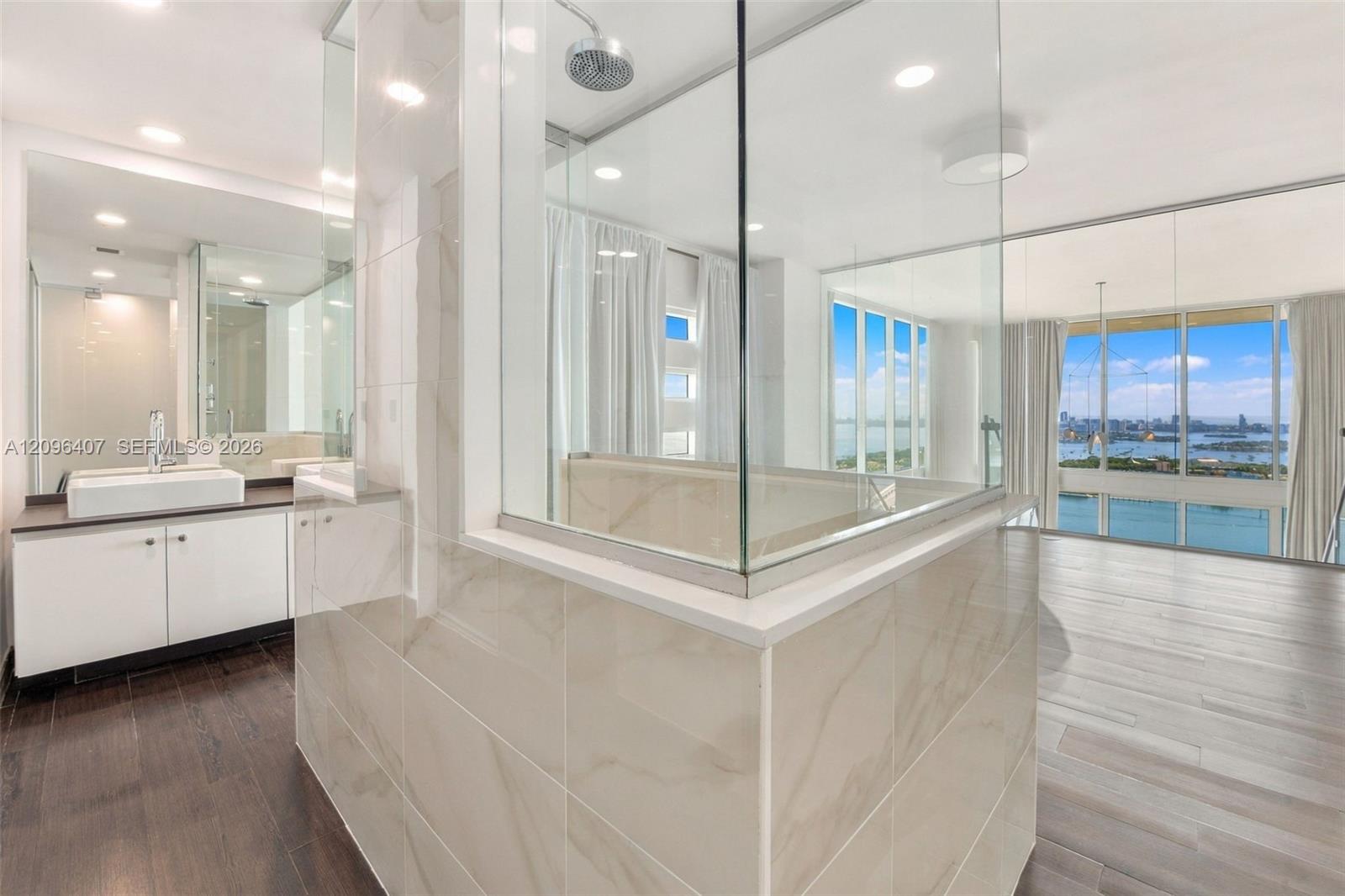 1040 Biscayne Blvd # 3704