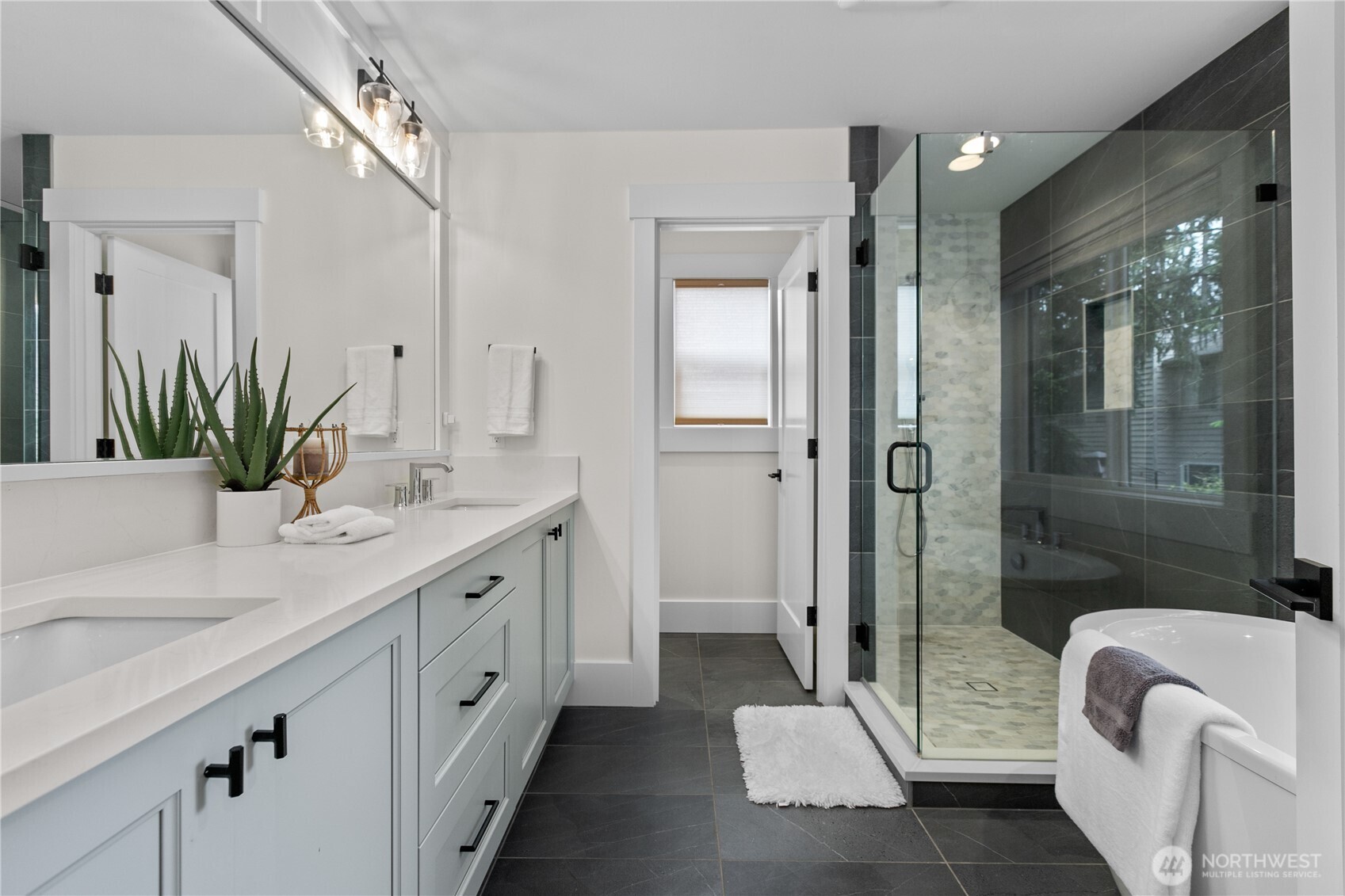 Explore the Property at 11511 115th Avenue NE, Kirkland, WA