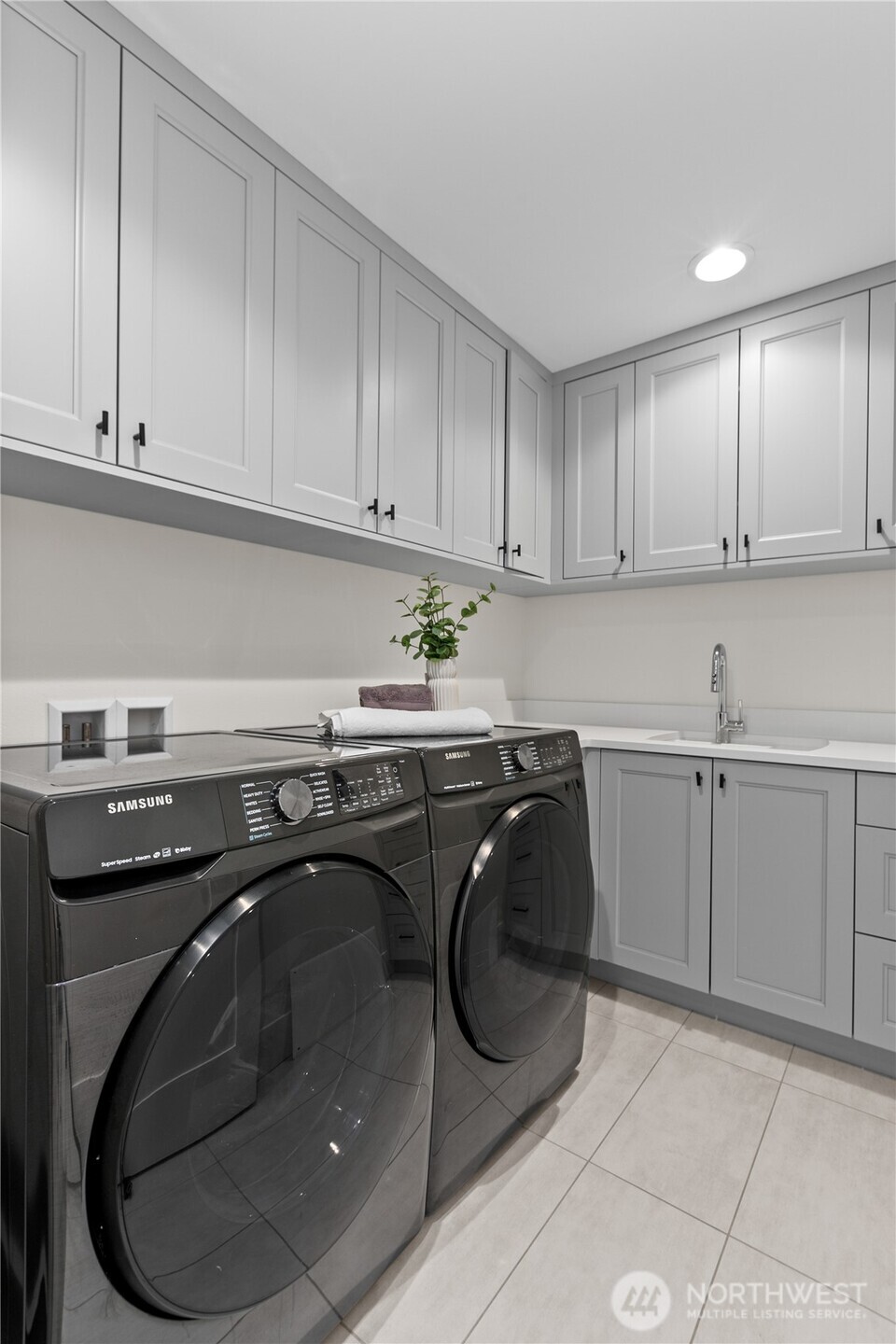 Explore the Property at 11511 115th Avenue NE, Kirkland, WA