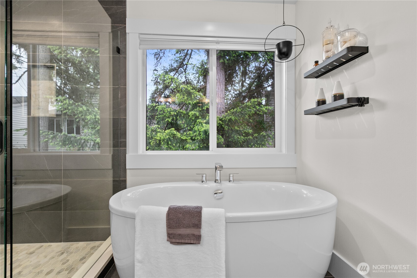 Explore the Property at 11511 115th Avenue NE, Kirkland, WA