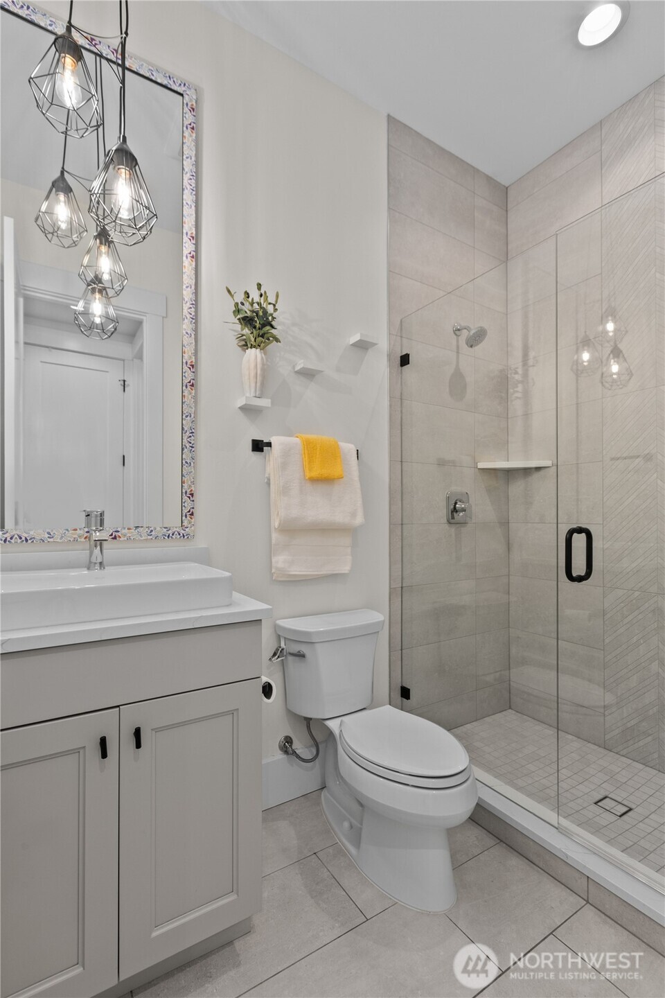 Explore the Property at 11511 115th Avenue NE, Kirkland, WA