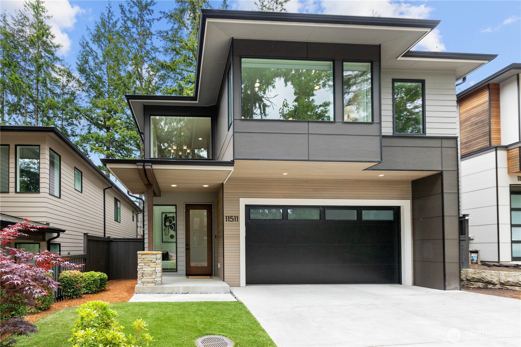 Explore the Property at 11511 115th Avenue NE, Kirkland, WA