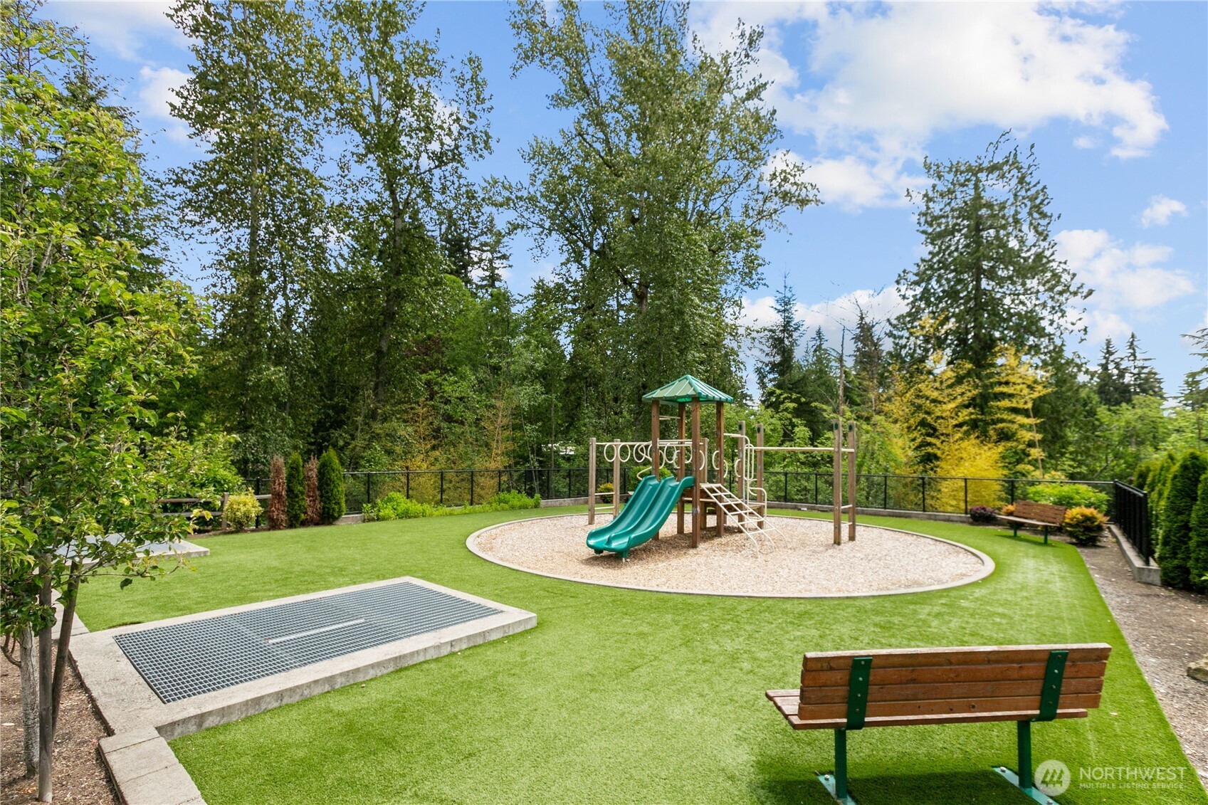 Explore the Property at 11511 115th Avenue NE, Kirkland, WA