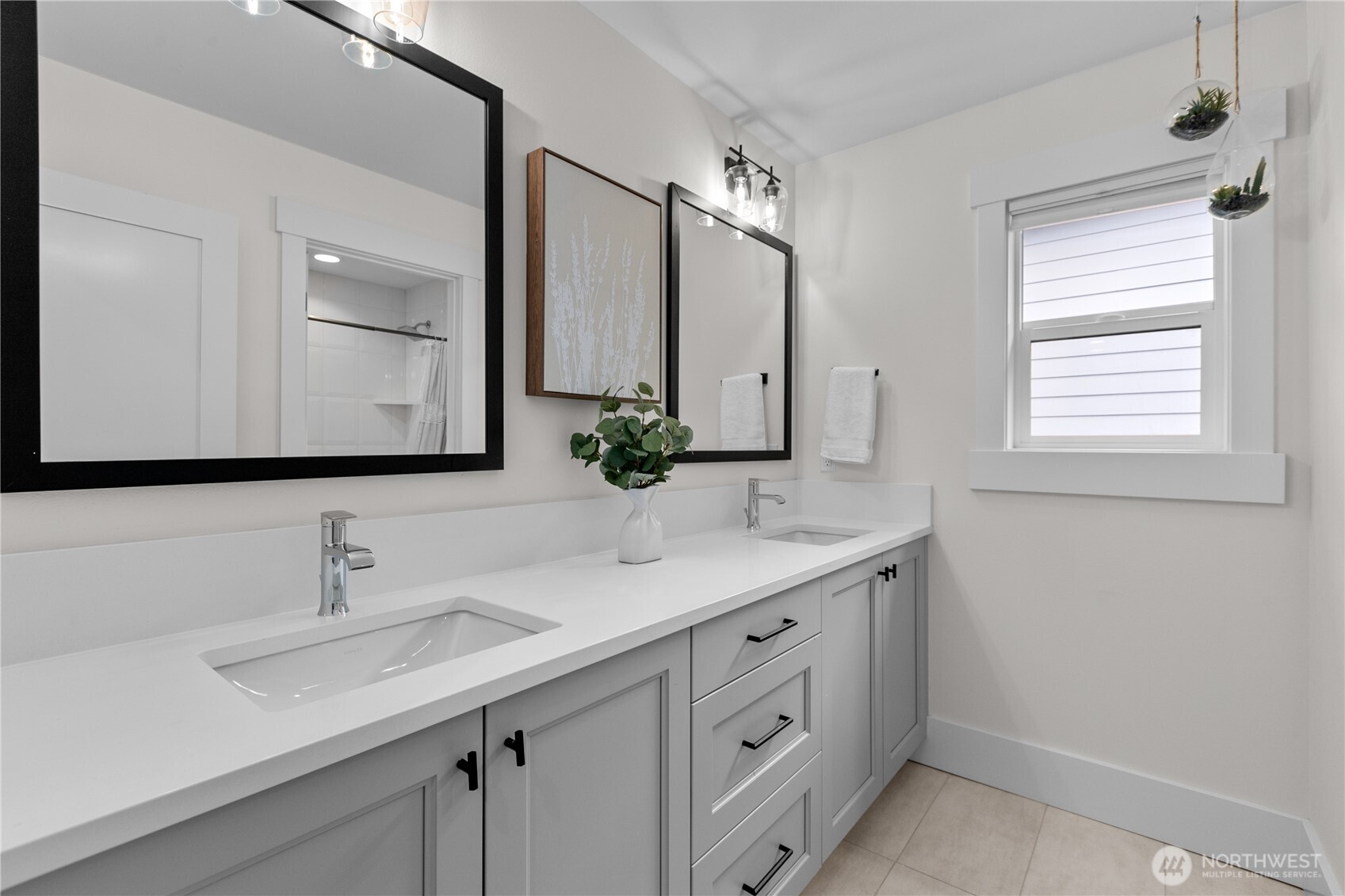 Explore the Property at 11511 115th Avenue NE, Kirkland, WA