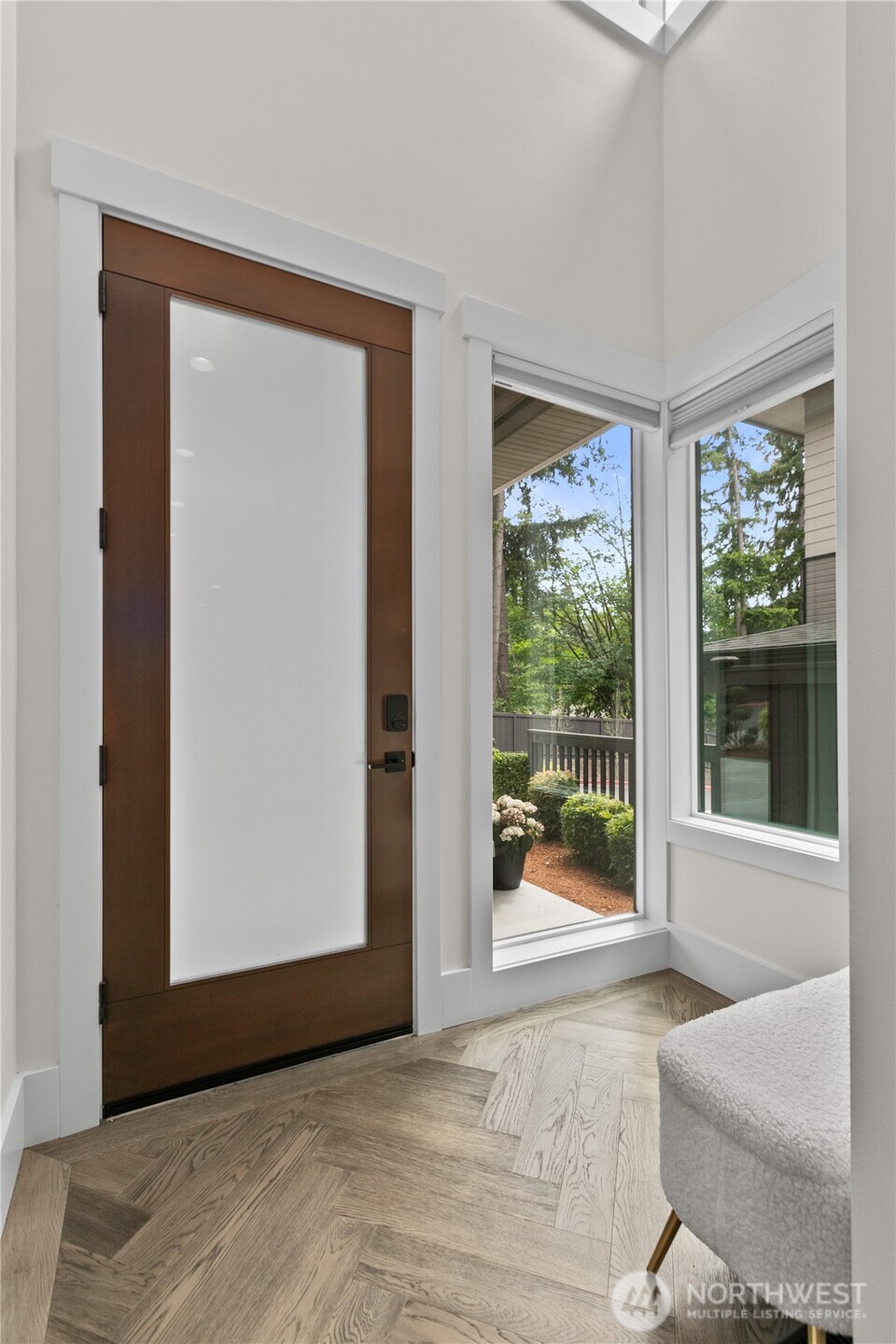 Explore the Property at 11511 115th Avenue NE, Kirkland, WA