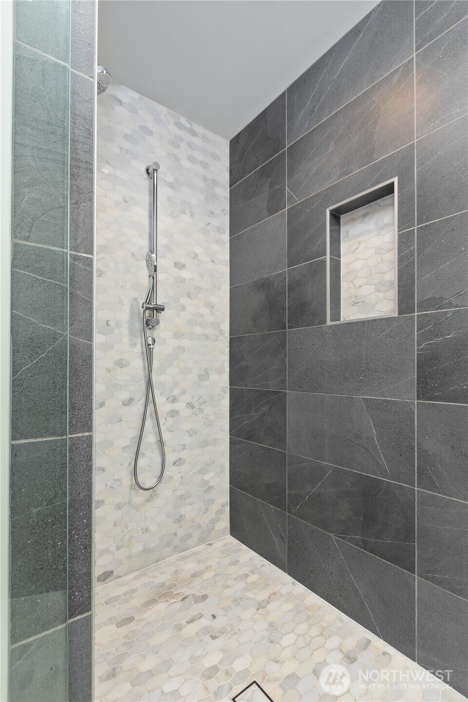 Explore the Property at 11511 115th Avenue NE, Kirkland, WA