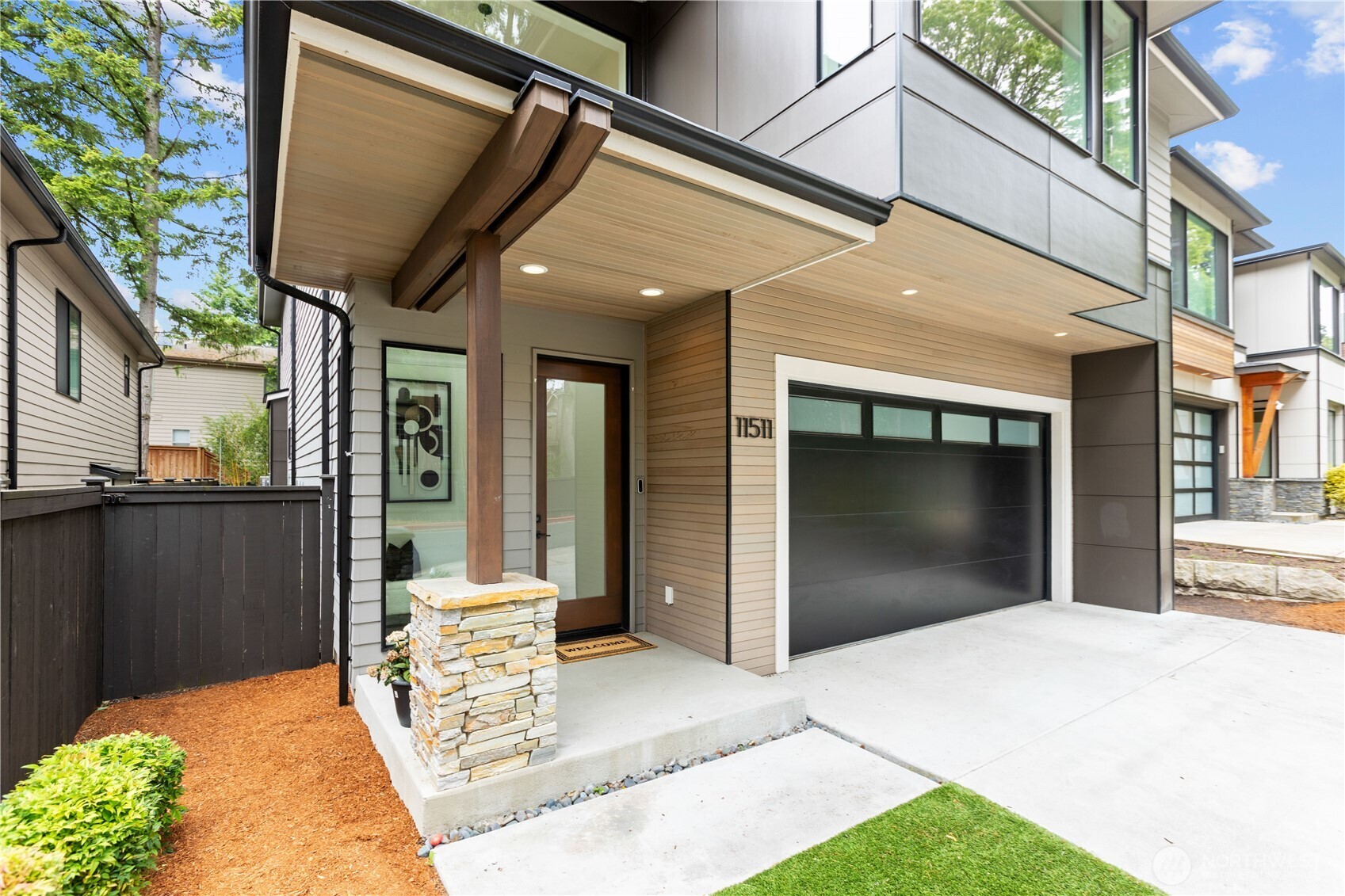 Explore the Property at 11511 115th Avenue NE, Kirkland, WA