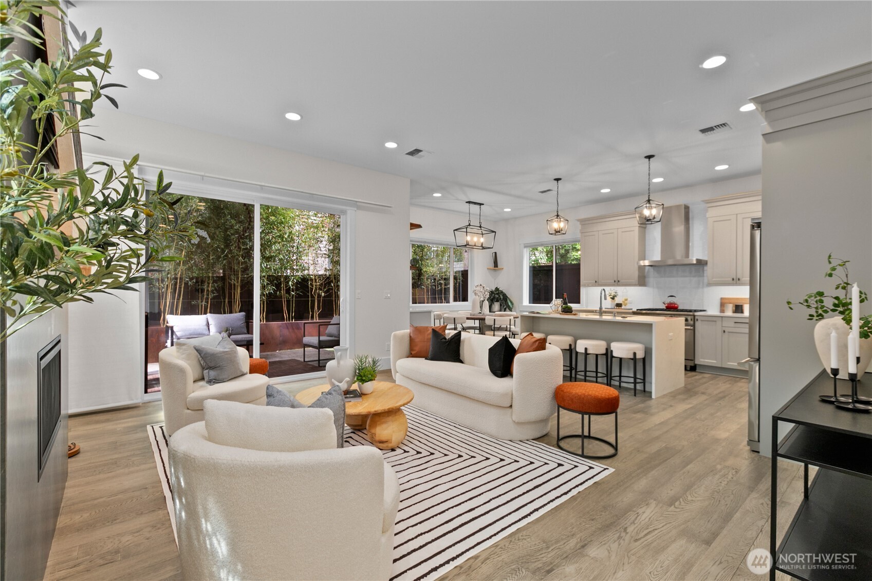 Explore the Property at 11511 115th Avenue NE, Kirkland, WA