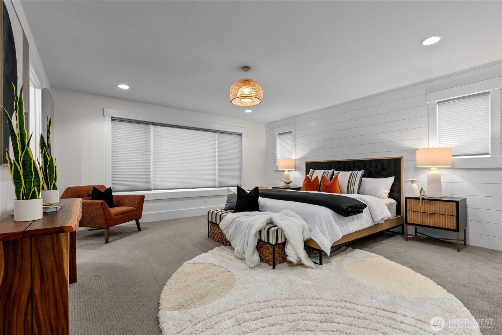 Explore the Property at 11511 115th Avenue NE, Kirkland, WA