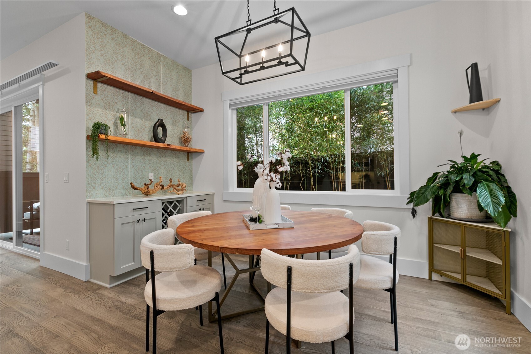 Explore the Property at 11511 115th Avenue NE, Kirkland, WA