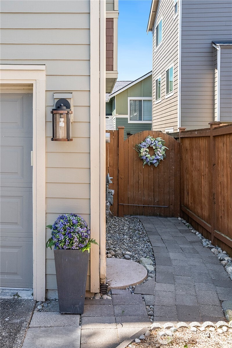 Explore the Residence at 14532 15th Place W, Lynnwood, WA