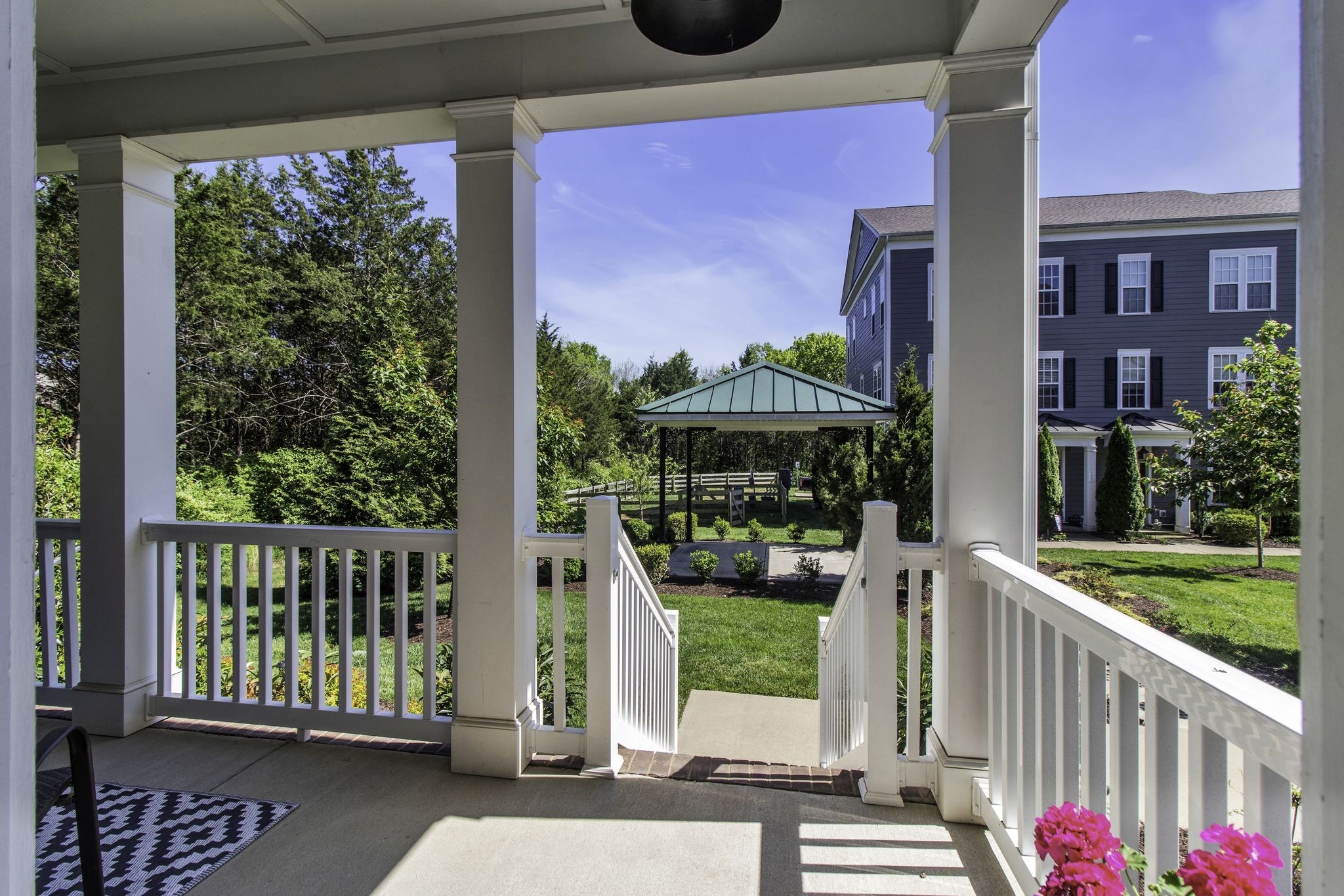 301 Kara Ln