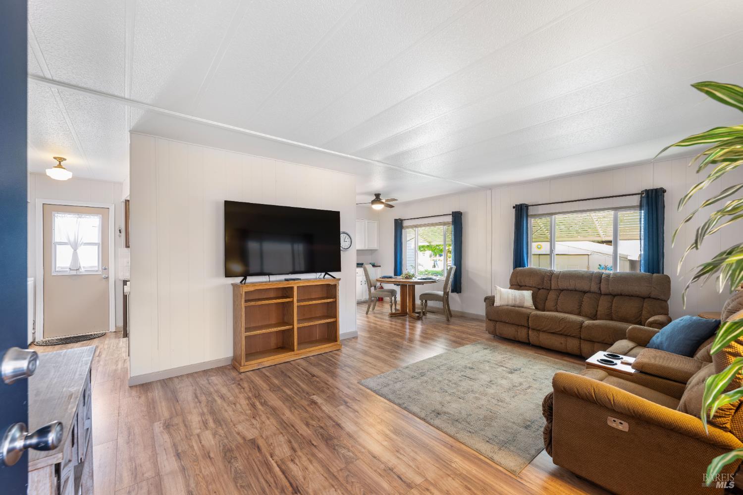 99 Hacienda Dr
