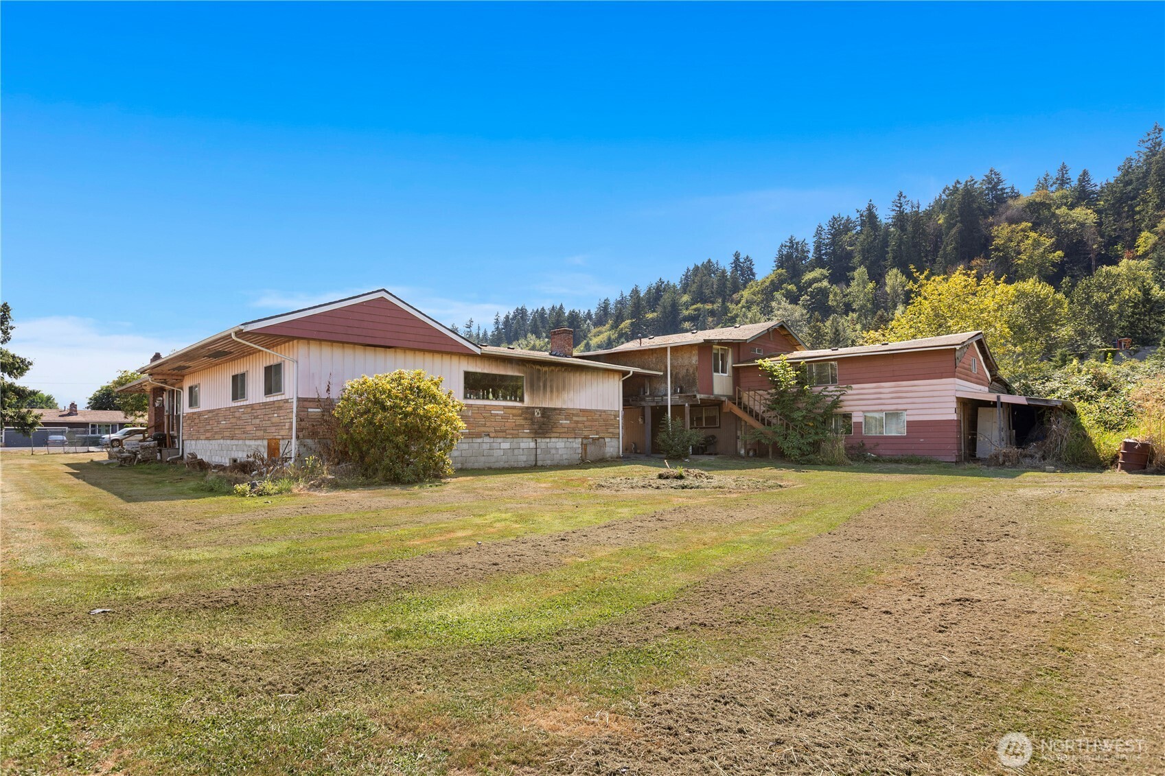 27 2nd Avenue N