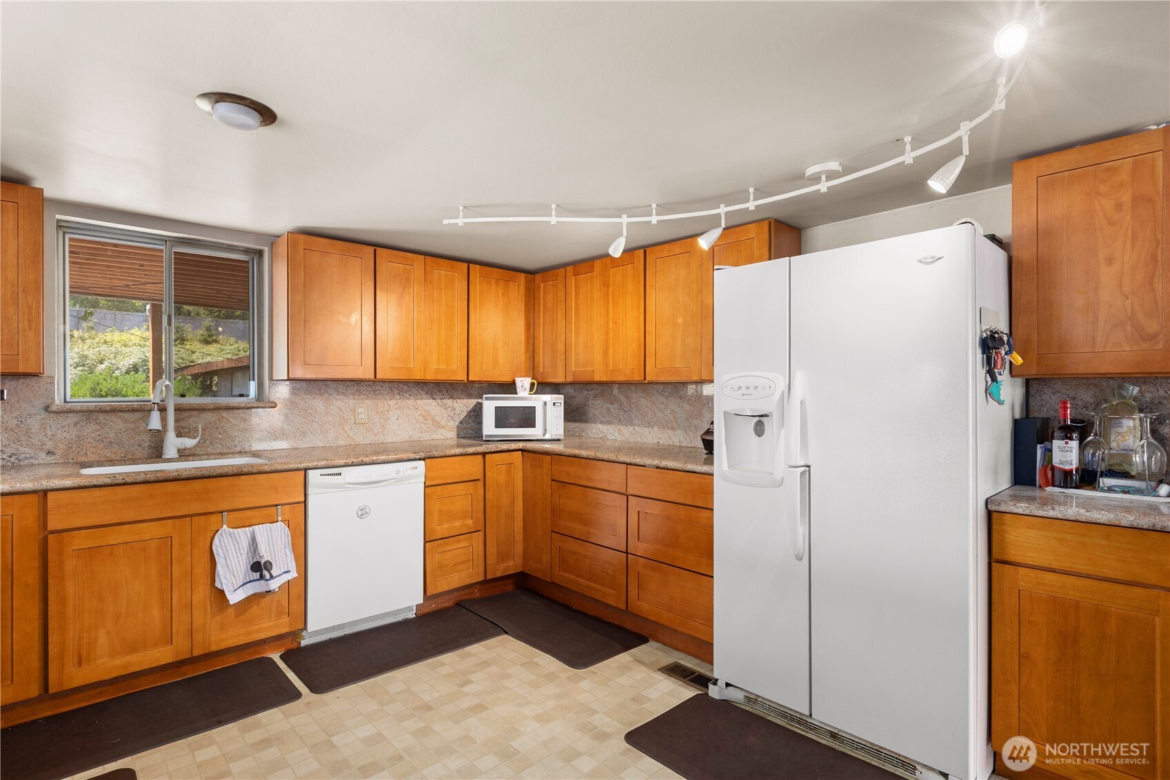 27 2nd Avenue N